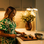 Comment fixer son support de tablette en cuisine : guide complet de sécurité (2026)