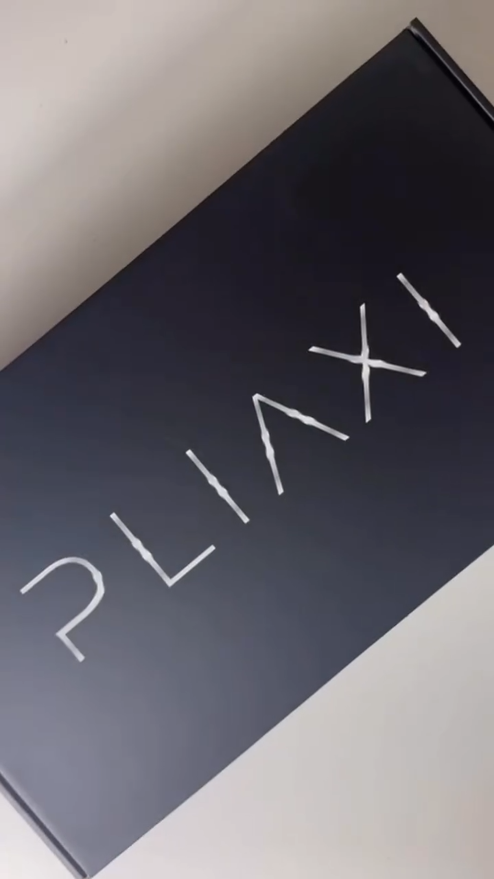 Unboxing vidéo du Pack TechRevolve Pro Pliaxi : déballage complet du support tablette LED et accessoires pour créateurs de contenu.